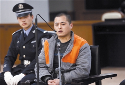 快遞員謊稱送件劫殺女歌手 搶1600元后偽造現(xiàn)場 快遞員謊稱送件劫殺女歌手 搶1600元后偽造現(xiàn)場