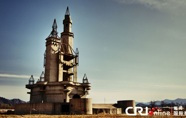 有著“鬼城”、“現實版的寂靜嶺”、“城堡廢墟”等稱號的城堡。沈湜 攝…