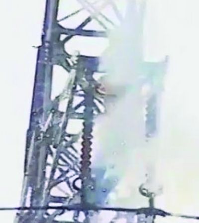 不幸觸電著火。