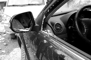 北京一社區(qū)接連三天同一地點(diǎn)私家車車窗被砸 北京一社區(qū)接連三天同一地點(diǎn)私家車車窗被砸