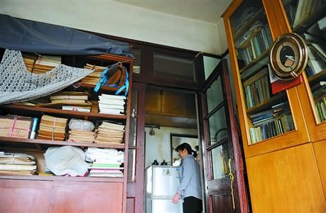 老人生活簡(jiǎn)樸，平時(shí)有保姆照顧