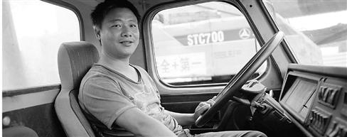 浙江吊車(chē)司機(jī)從火場(chǎng)吊出3人 老板當(dāng)場(chǎng)獎(jiǎng)1部iPhone6 浙江吊車(chē)司機(jī)從火場(chǎng)吊出3人 老板當(dāng)場(chǎng)獎(jiǎng)1部iPhone6