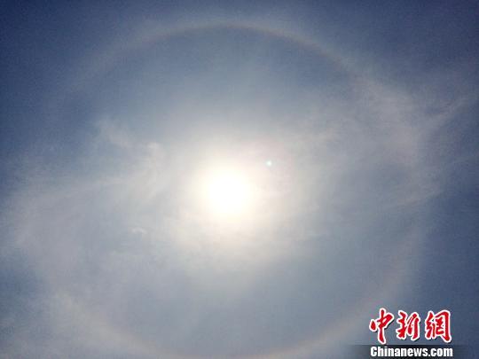 廣東汕頭現(xiàn)“日暈”奇觀 持續(xù)兩小時 廣東汕頭現(xiàn)“日暈”奇觀 持續(xù)兩小時