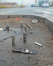 父親駕車因制止孩子撿東西走神 撞死過馬路老人 父親駕車因制止孩子撿東西走神 撞死過馬路老人