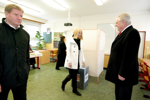 捷克總統(tǒng)直選末輪投票澤曼稱如當(dāng)選不會見達(dá)賴 捷克總統(tǒng)直選末輪投票澤曼稱如當(dāng)選不會見達(dá)賴