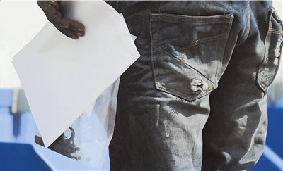 涉案手槍。新華社發(fā)