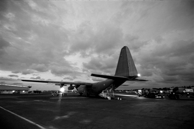 3月23日，中非共和國首都班吉，從加蓬首都利伯維爾出發(fā)的法國增援部隊共計200名士兵抵達班吉國際機場