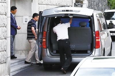 16日,為追征前總統(tǒng)全斗煥的非法資金,韓國檢察廳搜查其住宅和家族企業(yè)。