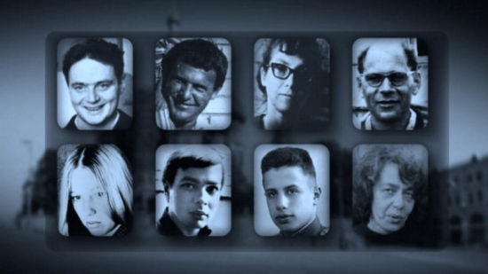 集會(huì)者打出與45年前抗議集會(huì)相同的標(biāo)語“為了你們和我們的自由”。