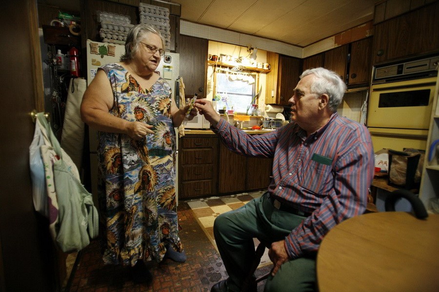 9年前，里克在聽說奧德塞的生活陷入困境后又讓她回來和自己一起住。
