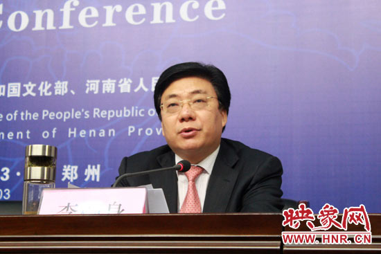 洛陽(yáng)市市長(zhǎng)李柳身發(fā)表熱情洋溢的旅游推介詞。