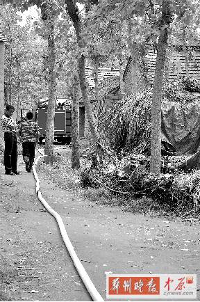 有關部門正在爆炸現(xiàn)場進行事故調查 有關部門正在爆炸現(xiàn)場進行事故調查