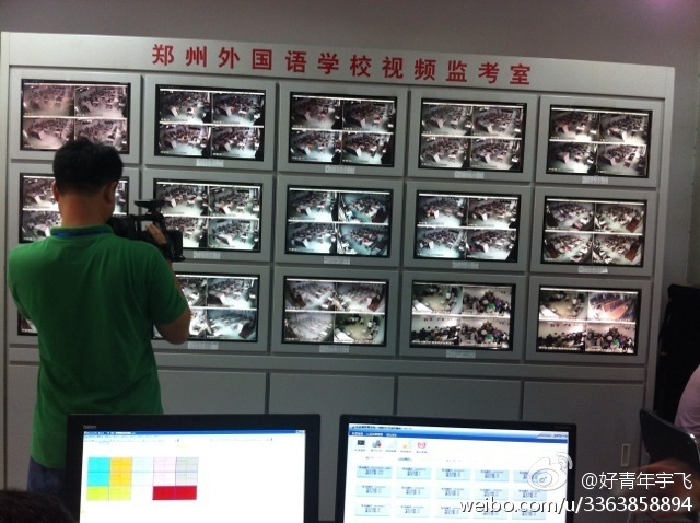 在鄭州外國語中學監(jiān)控室，映象網(wǎng)記者看到，各考點秩序井然。