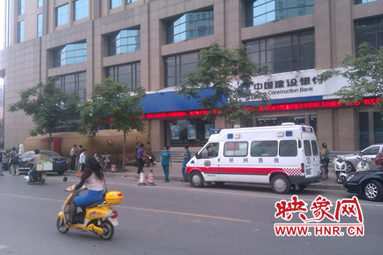 救護人員準(zhǔn)備救援 救護人員準(zhǔn)備救援