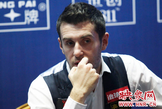 塞爾比在結(jié)束采訪時(shí)，情緒很低落