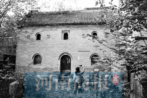 花五松的老宅里，還有祖上留下的牌位