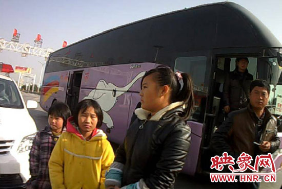 女子為和前夫團(tuán)聚"逃離"河南 留下3個女兒做"人質(zhì)" 女子為和前夫團(tuán)聚"逃離"河南 留下3個女兒做"人質(zhì)"