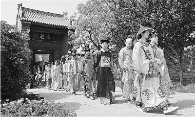 5月1日,大型實景劇《慈禧駕臨康百萬莊園》將在鞏義康百萬莊園首演。