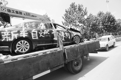馬路這邊車主雇吊車?yán)囋V苦 馬路這邊車主雇吊車?yán)囋V苦