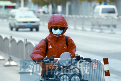 全副武裝，抵抗寒風(fēng)