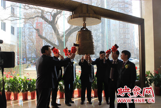 1月7日，在全國股份轉(zhuǎn)讓系統(tǒng)（即新三板），伴隨著開市寶鐘的敲響，山水園林股份有限公司正式登陸新三板。