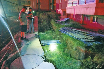 塌方、移位地點(diǎn)距離大樓主體近之又近