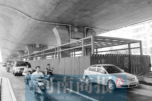 建設(shè)中的隴海路快速公交站臺，這條線路或取名B5