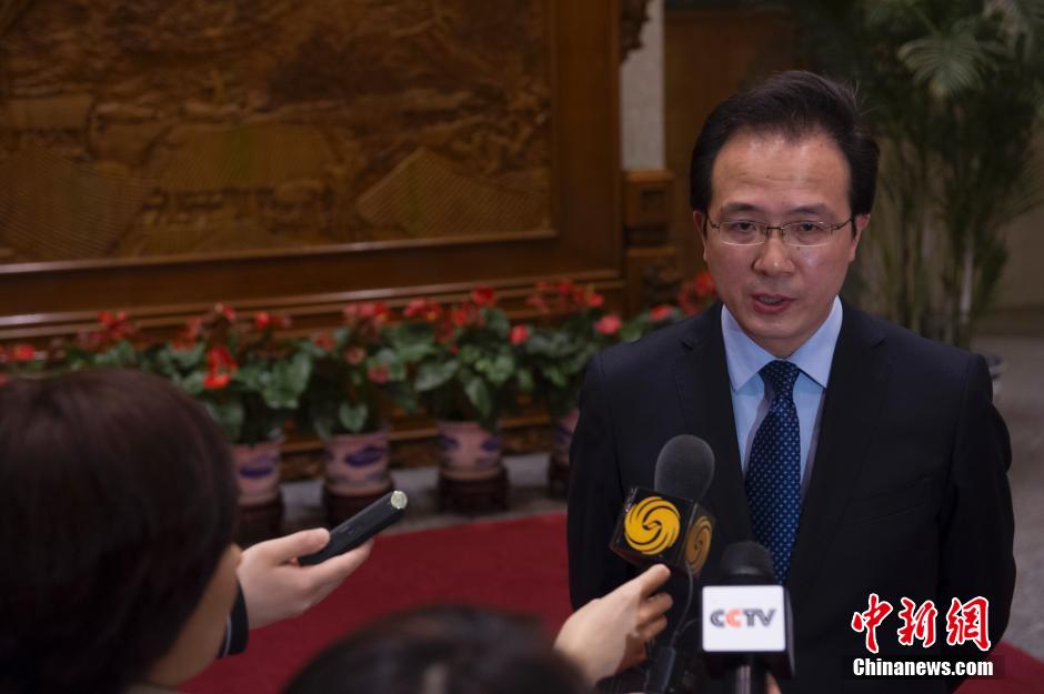 馬總理宣布MH370墜毀 在京乘客家屬泣不成聲 馬總理宣布MH370墜毀 在京乘客家屬泣不成聲