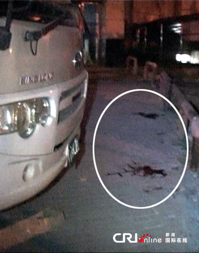 南京一女子當(dāng)街產(chǎn)嬰 隨后棄子離開(kāi)