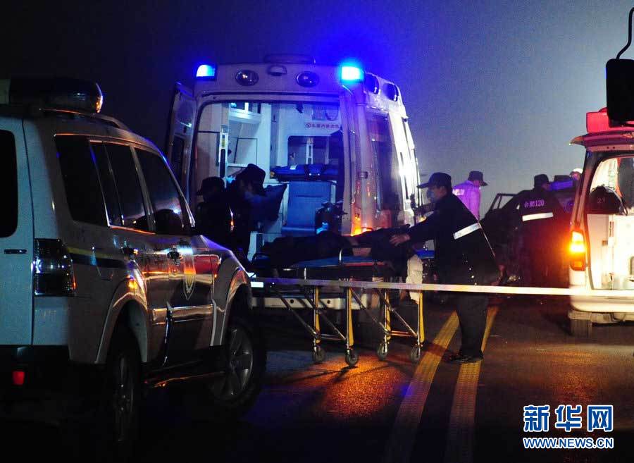 2013年1月9日，合肥，事故現(xiàn)場(chǎng)，兩輛受損車輛已經(jīng)全部變形