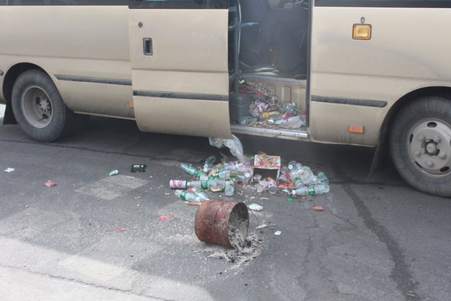 司機(jī)夜抵收費(fèi)站被攔 次日困死車(chē)內(nèi) 司機(jī)夜抵收費(fèi)站被攔 次日困死車(chē)內(nèi)