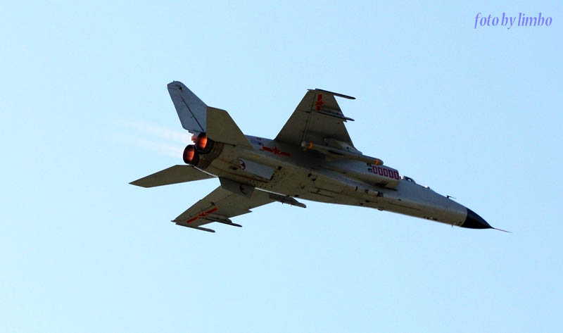 飛豹首批女飛行員:飛“爺們機(jī)”不在話下 飛豹首批女飛行員:飛“爺們機(jī)”不在話下