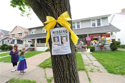 7日，當(dāng)?shù)貙ふ胰⒌膯⑹逻€在原處。