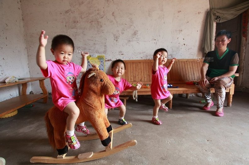 高齡產(chǎn)婦和她的三個(gè)娃 高齡產(chǎn)婦和她的三個(gè)娃