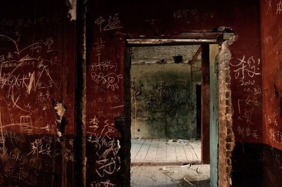 探秘！北京"鬼樓"內(nèi)部