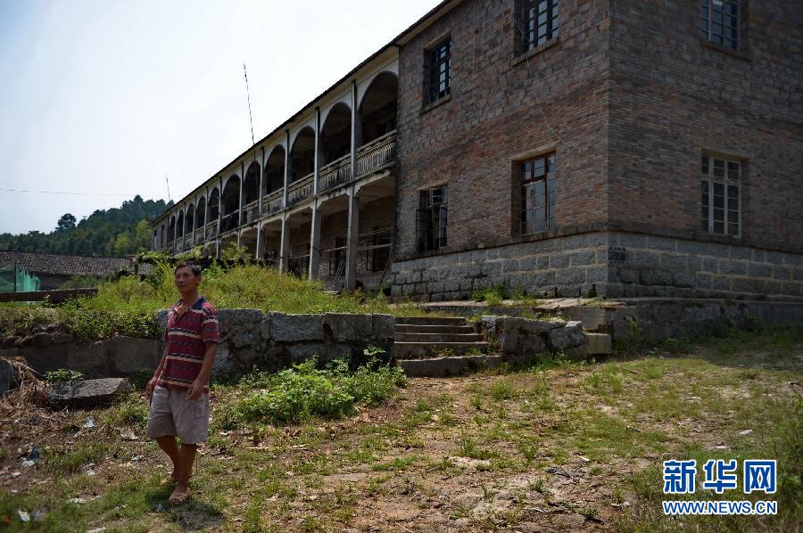 農(nóng)場(chǎng)棚戶區(qū)的最后留守家庭：留下的是回憶，迎來的是幸福