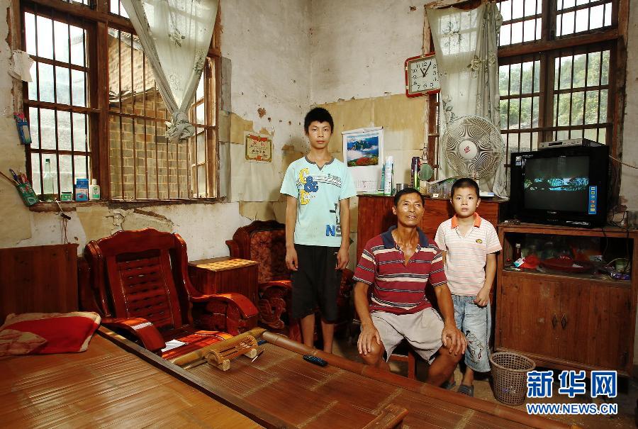 農(nóng)場(chǎng)棚戶區(qū)的最后留守家庭：留下的是回憶，迎來的是幸福