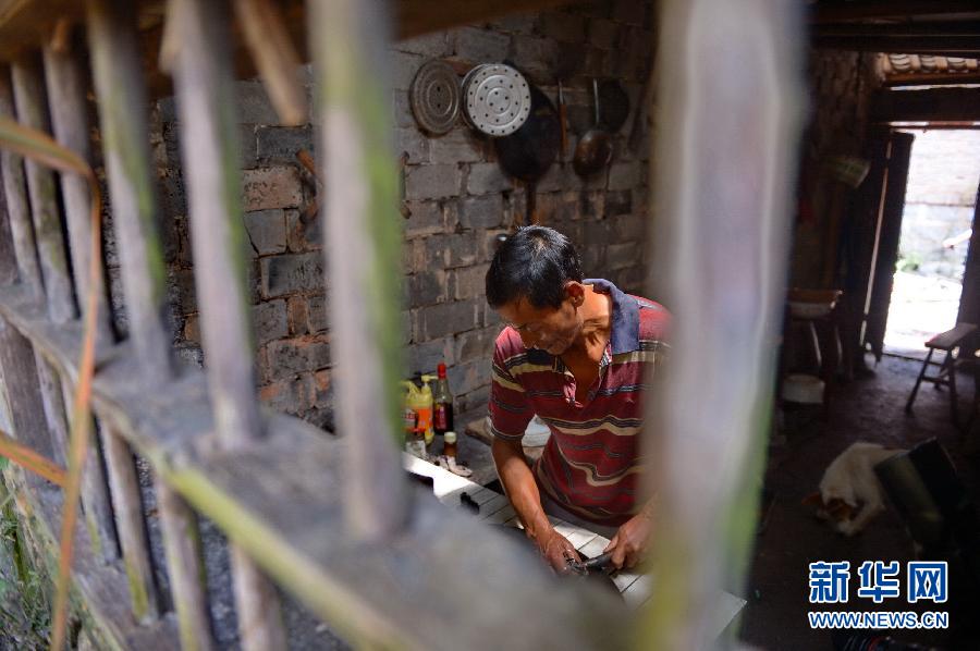 農(nóng)場(chǎng)棚戶區(qū)的最后留守家庭：留下的是回憶，迎來的是幸福