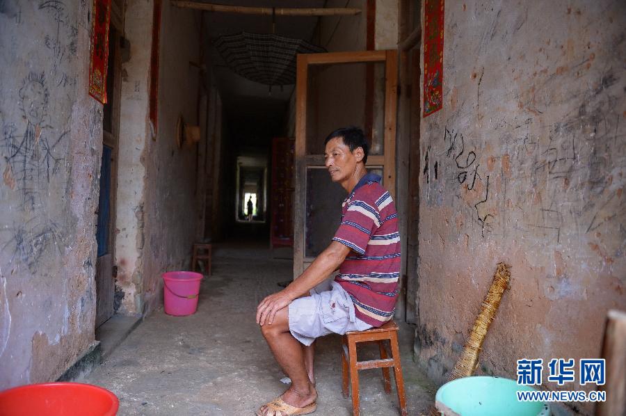 農(nóng)場(chǎng)棚戶區(qū)的最后留守家庭：留下的是回憶，迎來的是幸福