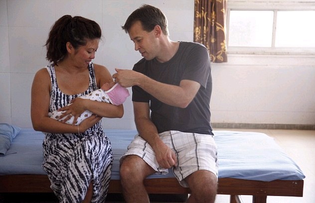 美國夫婦在印度的生子夢 美國夫婦在印度的生子夢