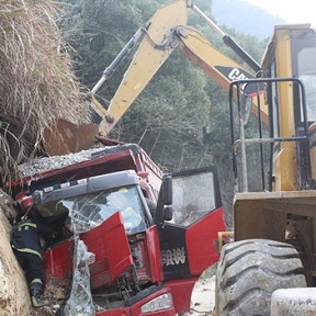 車(chē)禍母親用身體護(hù)幼子