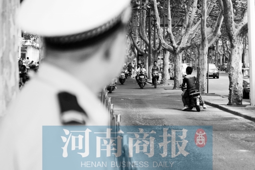 有警察，趕緊掉頭！