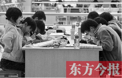 專家認(rèn)為，內(nèi)地高校對(duì)學(xué)生創(chuàng)造性、自主性的培養(yǎng)不及港校