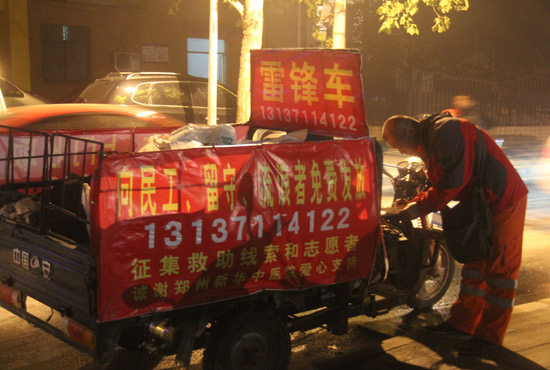 鄭州繁華的夜晚很美，但孫德坤卻無暇享受