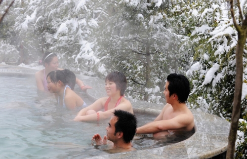 五類(lèi)人不宜泡溫泉 女性泡溫泉禁忌多