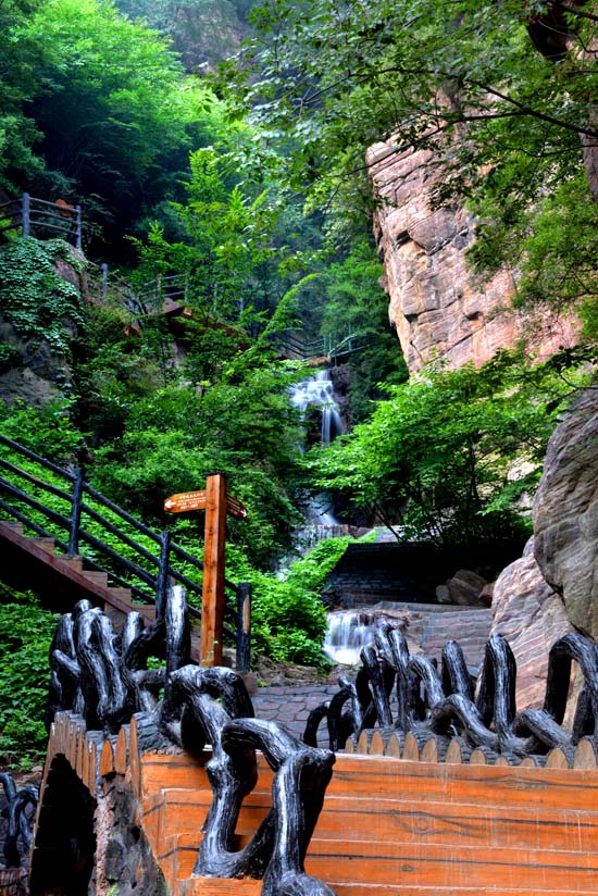 黛眉山:掀開“神秘的面紗” 黛眉山:掀開“神秘的面紗”