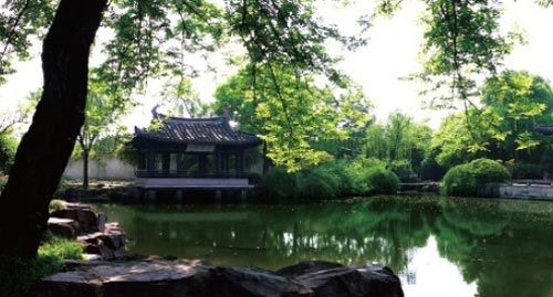 　　江南如珠璣般分布著許多私家園林。