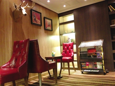 　　28平方米的豪華標(biāo)準(zhǔn)間設(shè)施齊全。