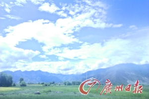 途中的大河煙波浩渺。