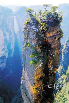 　　世界上迄今為止所發(fā)現(xiàn)的垂直高差最大的天然自生石板橋。